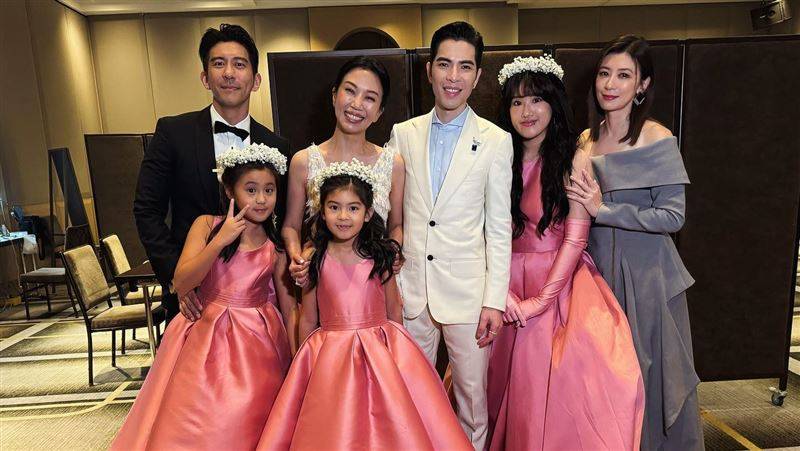 波妞神似萧敬腾成干女儿 修杰楷不甘示弱!做出这表情证明“基因强大”