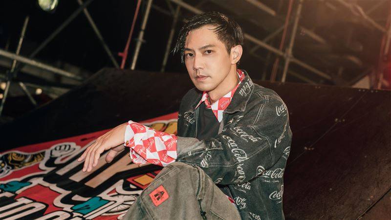 《愿望》男神邹承恩献走秀初体验　竟遇狂风暴雨！超怕滑倒出糗装镇定