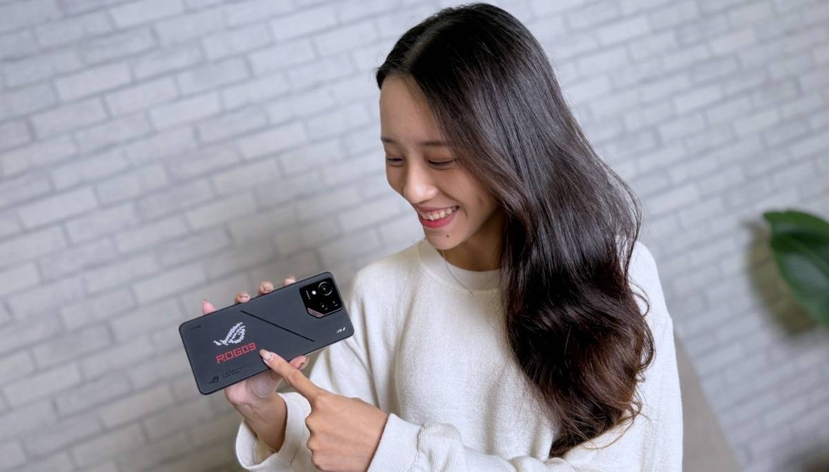 出门｜ROG Phone 9 系列强势登场：AniMe Vision 变大了，还能玩超可爱的复古小游戏！