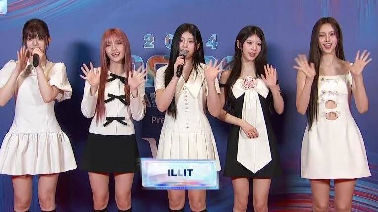 2024MAMA众星云集！ILLIT红毯俏皮登场　国际女团穿超短裙如啦啦队