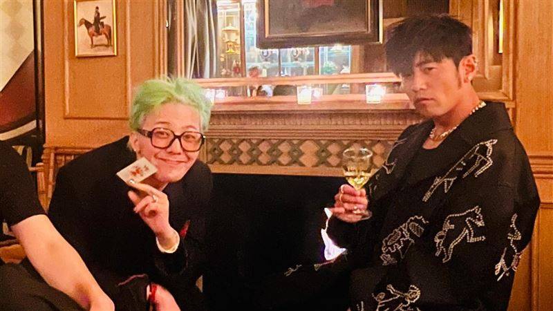 周杰伦睽违两年合体G-Dragon！私下交情曝光　两大天王难得再相聚