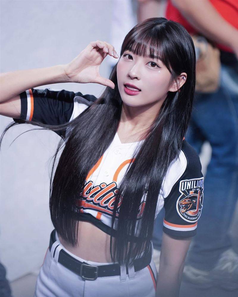 统一 Uni Girls瑟七。（图／翻摄自__seul777 IG）