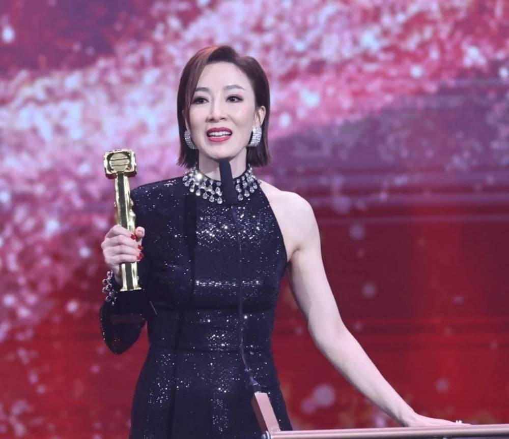 杨茜尧爆冷落选视后!网友质疑《万千星辉》成绩 曾志伟强调:绝对公平! 内容图1 潮品文-大潮社旗下实时最新热点娱乐时尚数码等新闻资讯网站! 杨茜尧