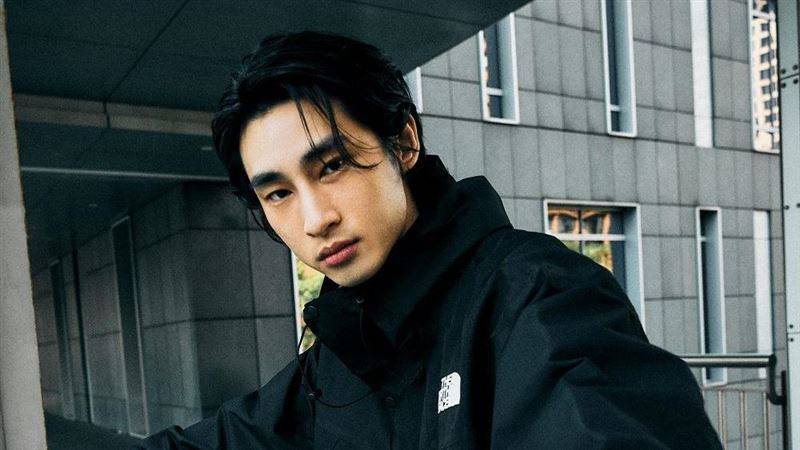 “时尚脸”男星宣布新身分！晋升纪录片导演　接触“量子力学”改变现实