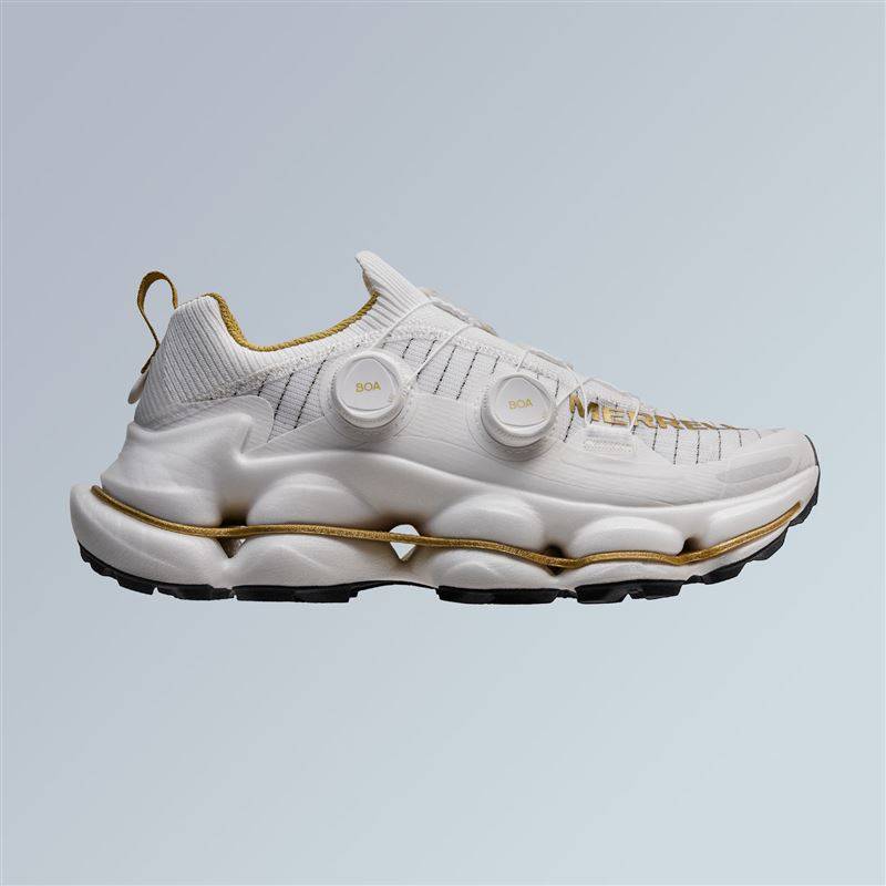 MERRELL SpeedARC Surge BOA 创新设计中底系统，灵感来自高底盘车辆的避震系统概念。（图／品牌业者提供）