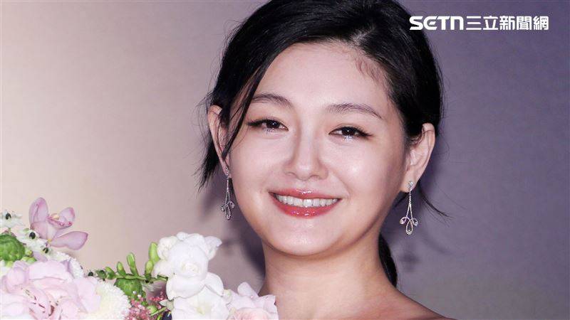 大S下葬前具俊晔这样做！夫妻情深惹泪崩　传设立纪念墓碑永远怀念