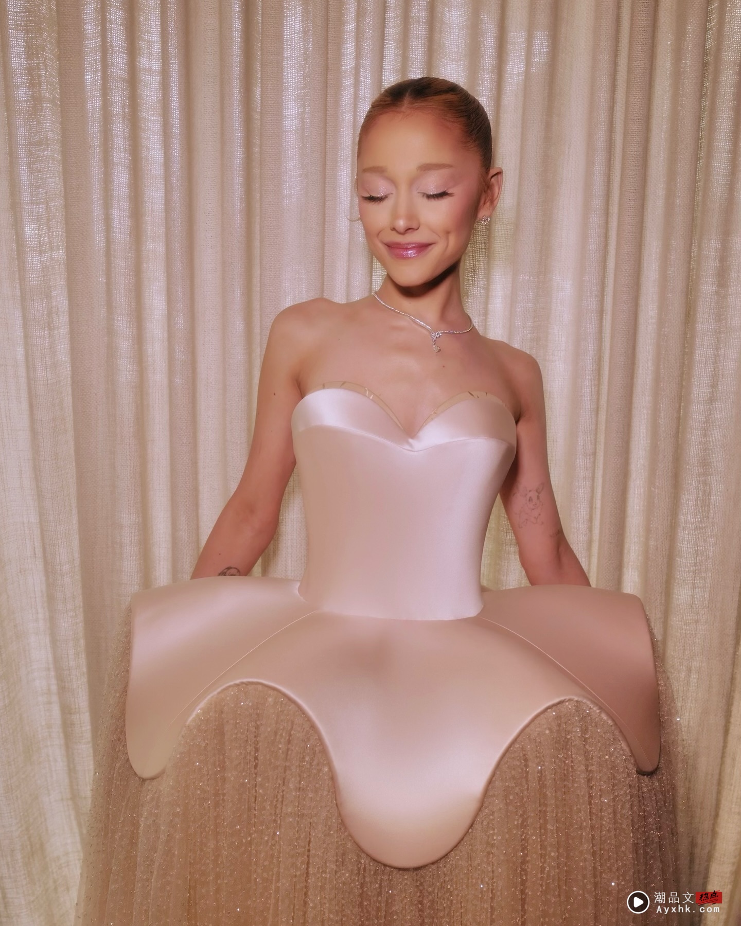 Ariana Grande 化身银发奶奶！身材消瘦引粉丝担忧！ 娱乐资讯 图3张