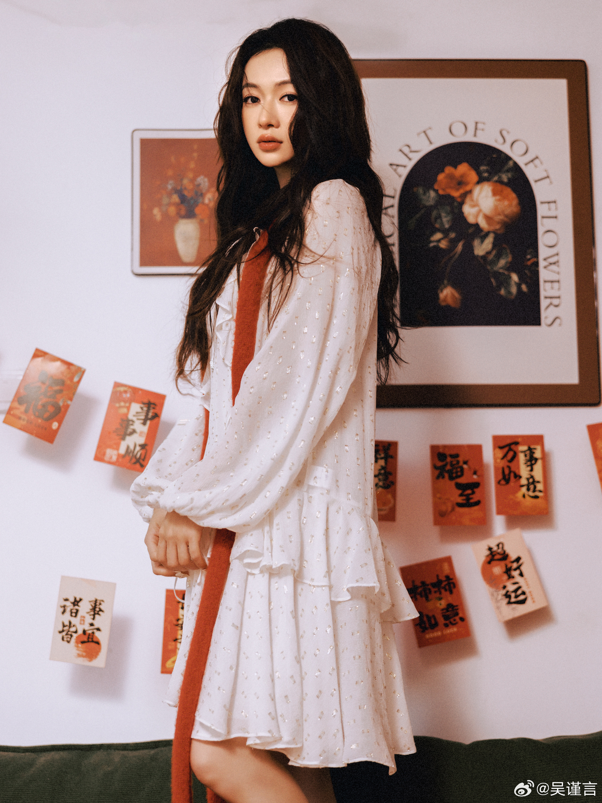 吴谨言、洪尧一家三口首同框！推婴儿车现身 产后恢复状态惊人 娱乐资讯 图3张