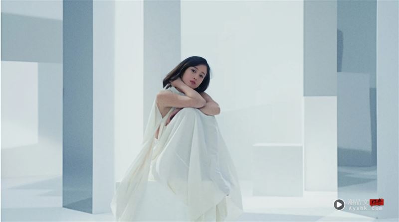 泽尻英龙华拍摄现场狂飘女神风。（图／翻摄自X）