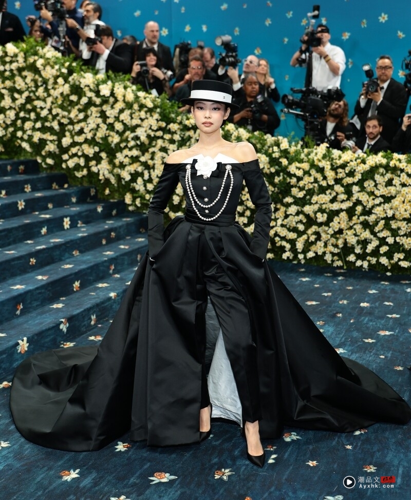LISA首次亮相Met Gala！全身LV黑蕾丝 下半身仅穿条三角内内见人 娱乐资讯 图2张