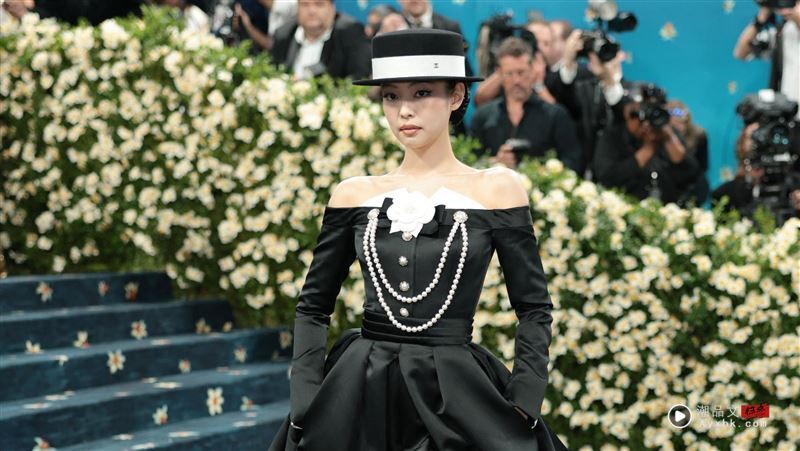 Met Gala／Jennie香肩女王美翻　Lisa“下身失踪”黑丝袜翘臀全泄