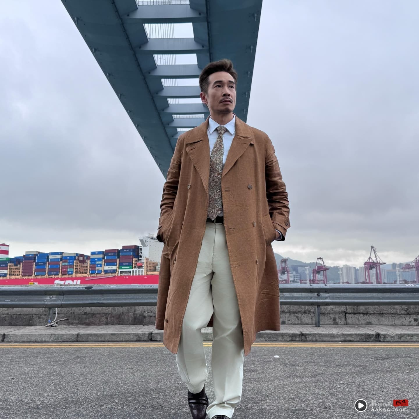 陈豪街头买晚餐穿搭抢眼！网友直呼：果然是潮流教主 娱乐资讯 图3张