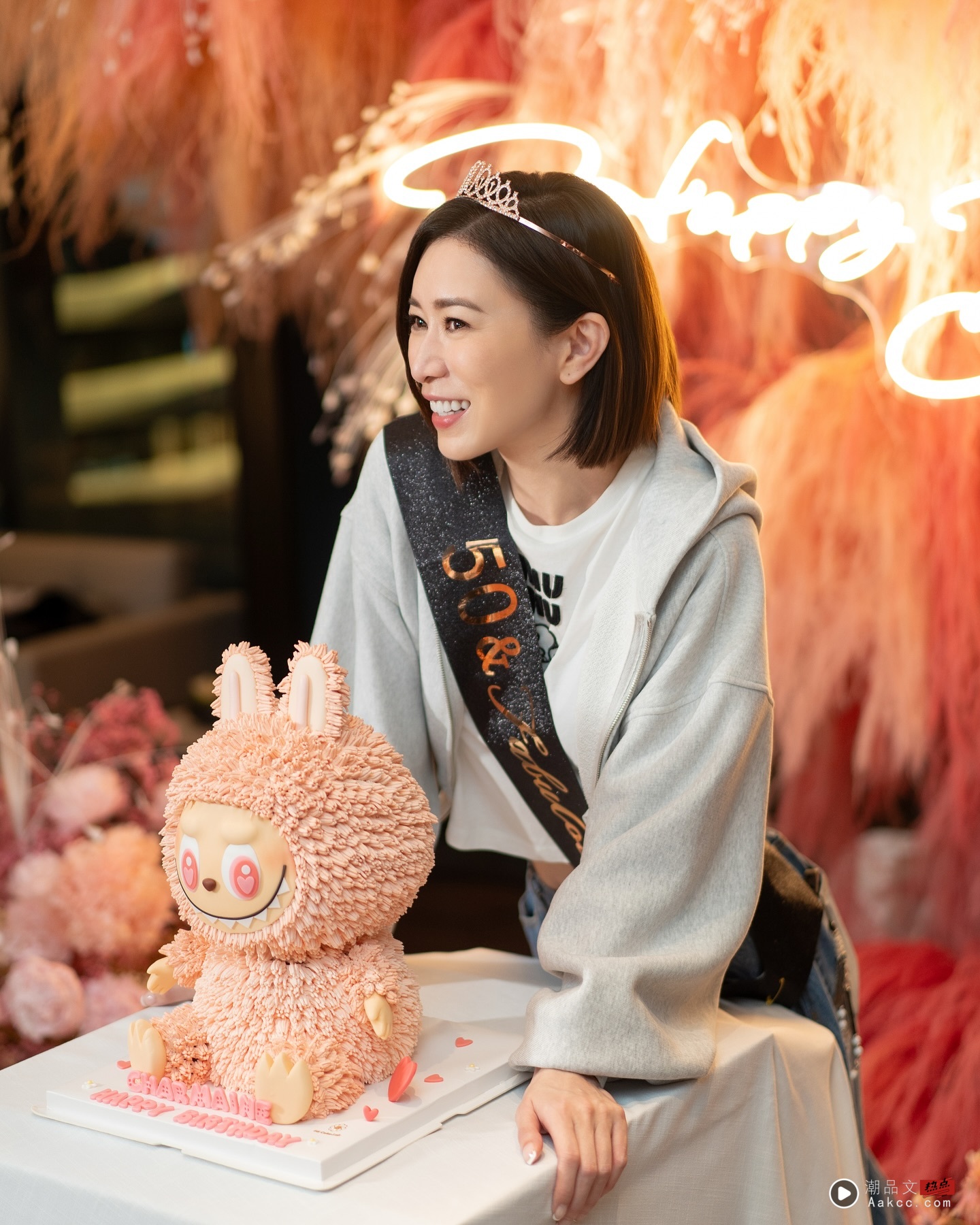佘诗曼50岁生日前夕！陪伴13年爱犬突离世！ 娱乐资讯 图1张