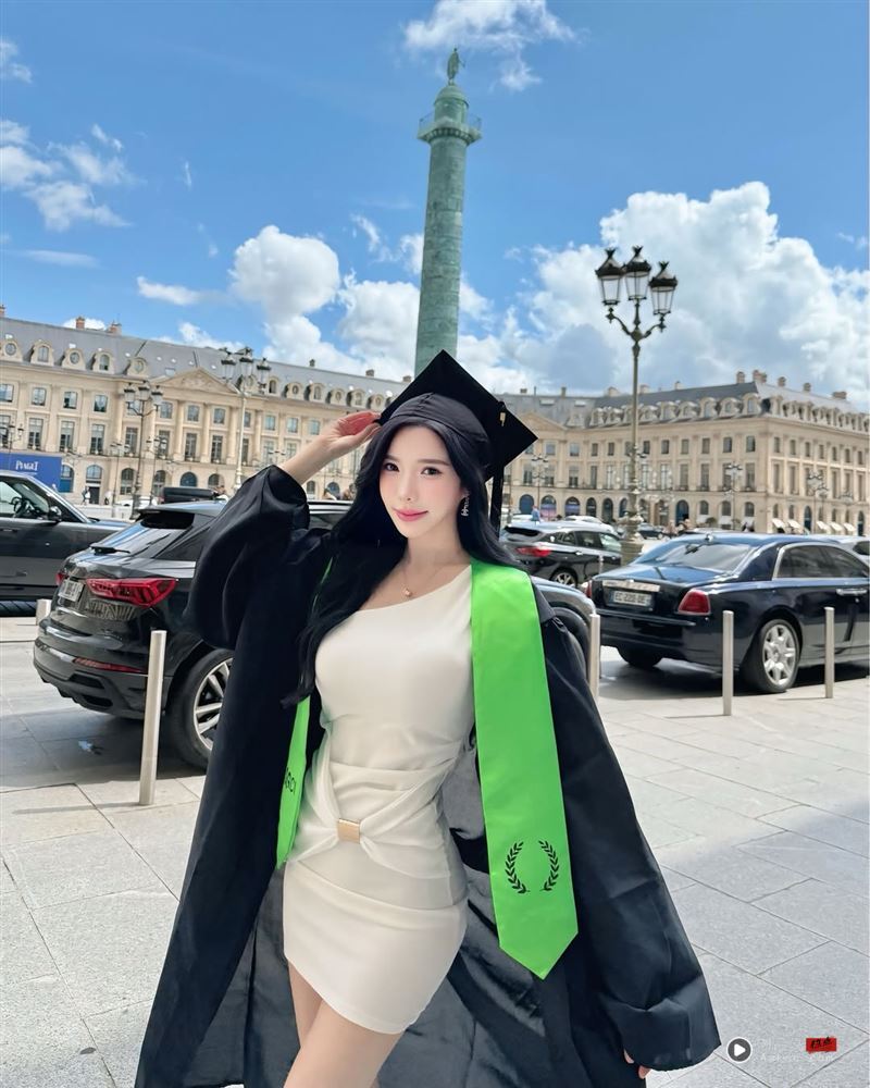 猛！蓝星蕾“最辣DJ博士”认证嗨晒巴黎毕业照　粉狂夸：蓝博士好 时尚资讯 图5张