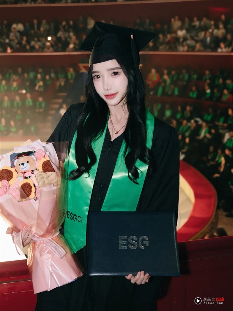 猛！蓝星蕾“最辣DJ博士”认证嗨晒巴黎毕业照　粉狂夸：蓝博士好 时尚资讯 图2张