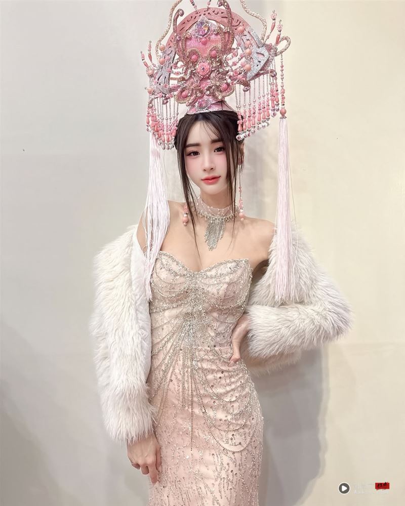 破天荒过激尺度同框！两大“最美礼生”泳池合体　超辣泳衣网全晕烂 时尚资讯 图2张