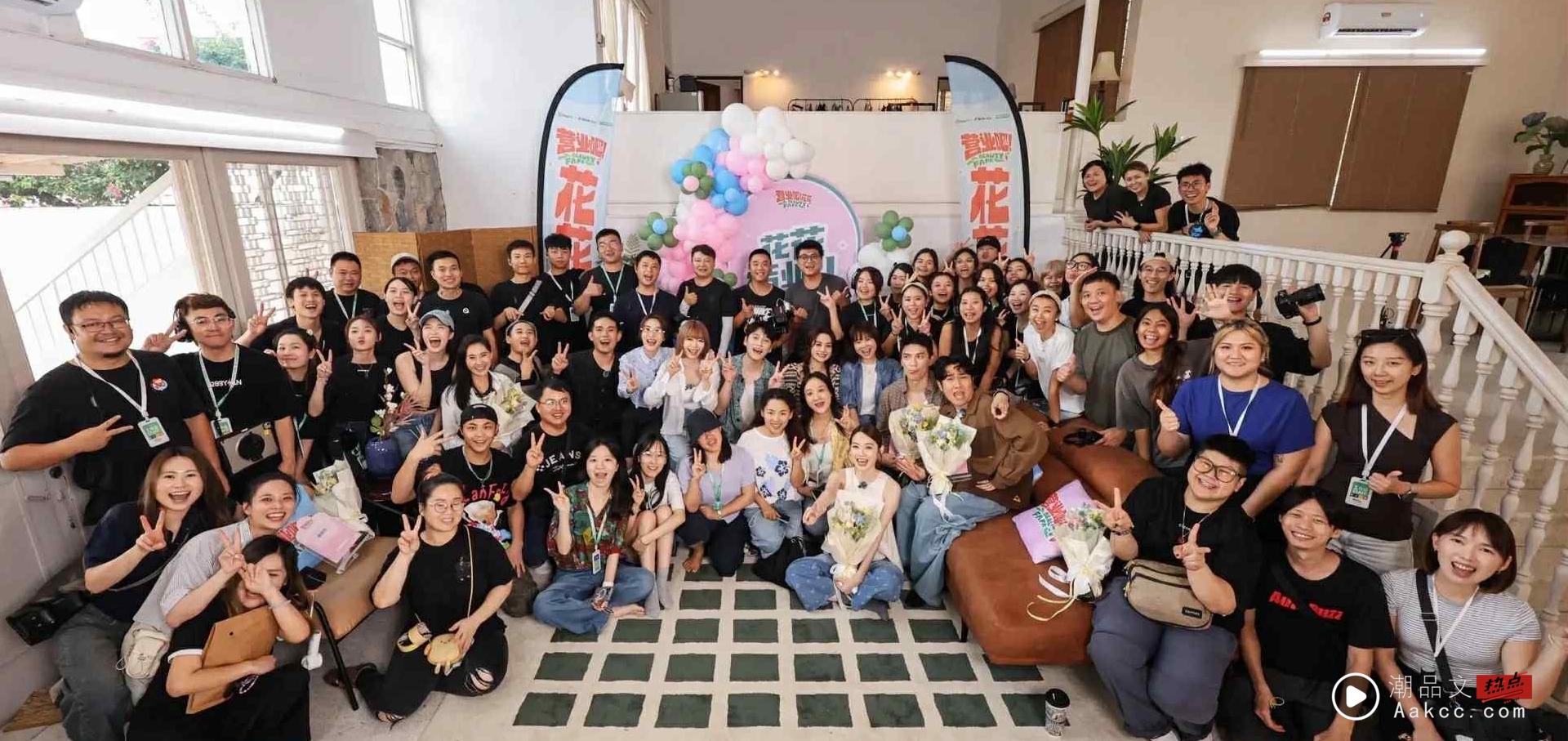 阿娇赴马来西亚拍真人秀节目！休闲打扮现身KLIA 大方为粉丝签名 娱乐资讯 图3张