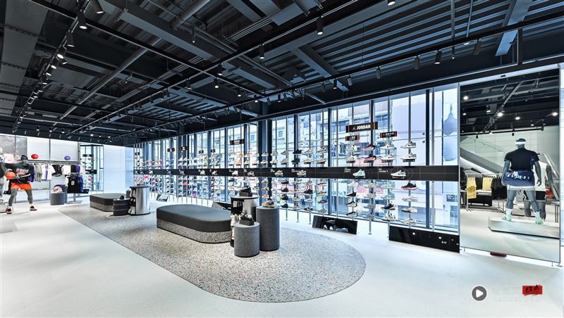 NIKE品牌体验店插旗逢甲商圈　NB 471玩心登场IU抢穿 时尚资讯 图4张