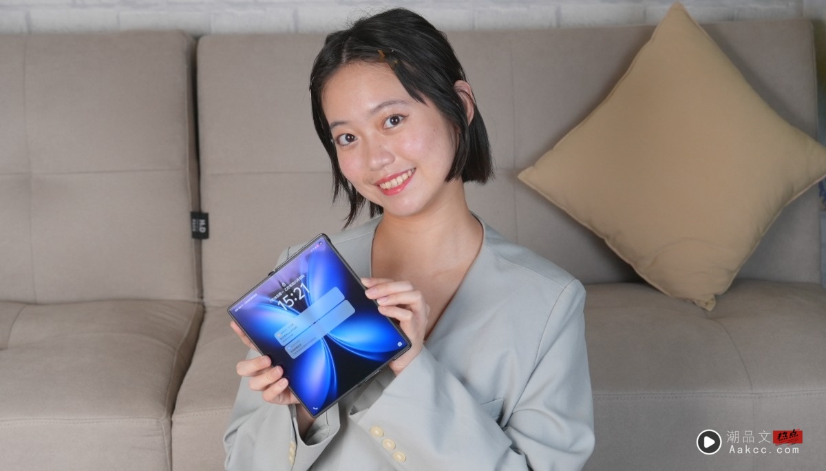 vivo X Fold5 开箱体验：折叠机也能又轻又强劲 蔡司镜头拍起来太好看了！