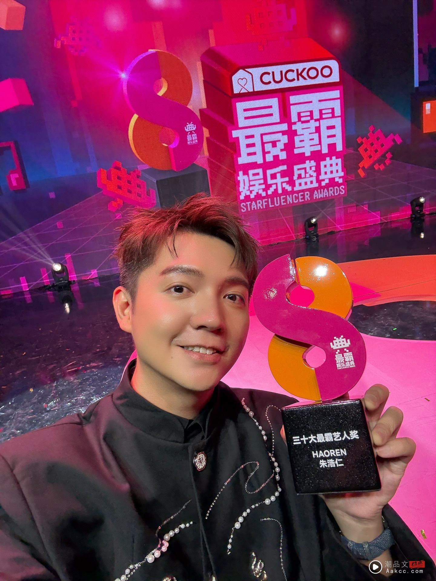 颁奖典礼唱国歌拍视频！朱浩仁遭抨击 发声明道歉！ 娱乐资讯 图3张