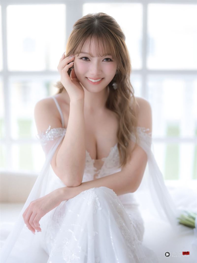 25岁女星辣破尺度！甩保守形象巴黎深V解锁“腿胸失守”网：鼻血喷不停 时尚资讯 图3张