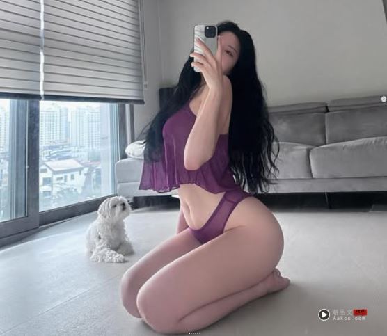 韩国宅男女神大晒私房照！浑圆美胸超犯规　深V视角逼疯全网 时尚资讯 图2张