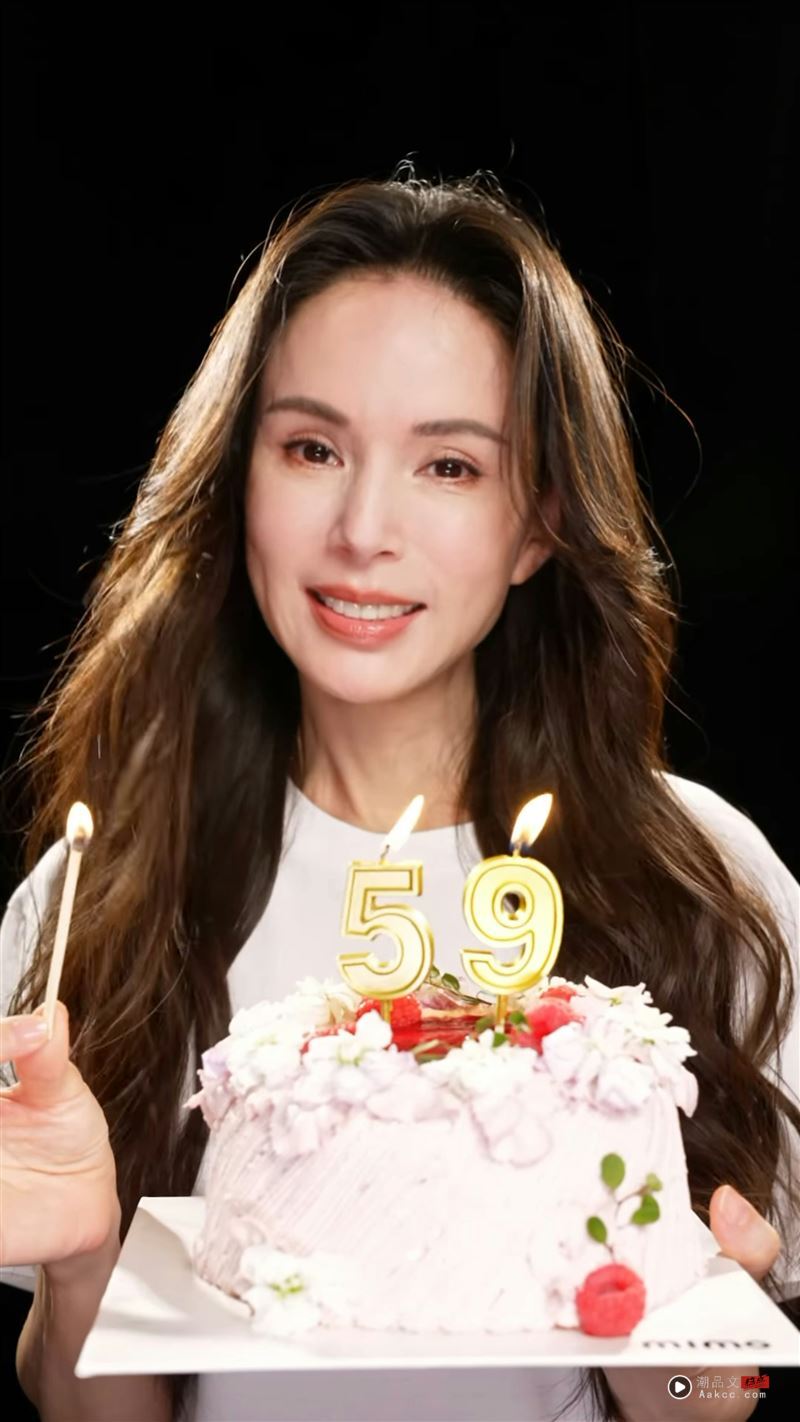 “最美小龙女”李若彤59岁了“超冻龄外貌”大方喊：年龄只是数字 时尚资讯 图2张