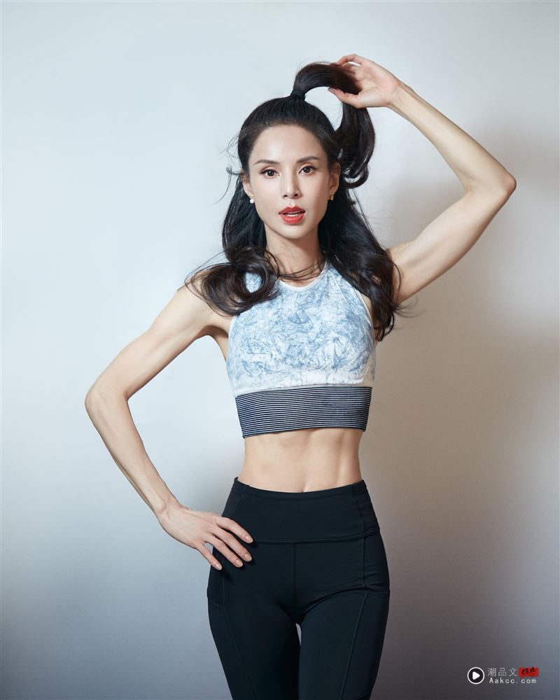 “最美小龙女”李若彤59岁了“超冻龄外貌”大方喊：年龄只是数字 时尚资讯 图3张
