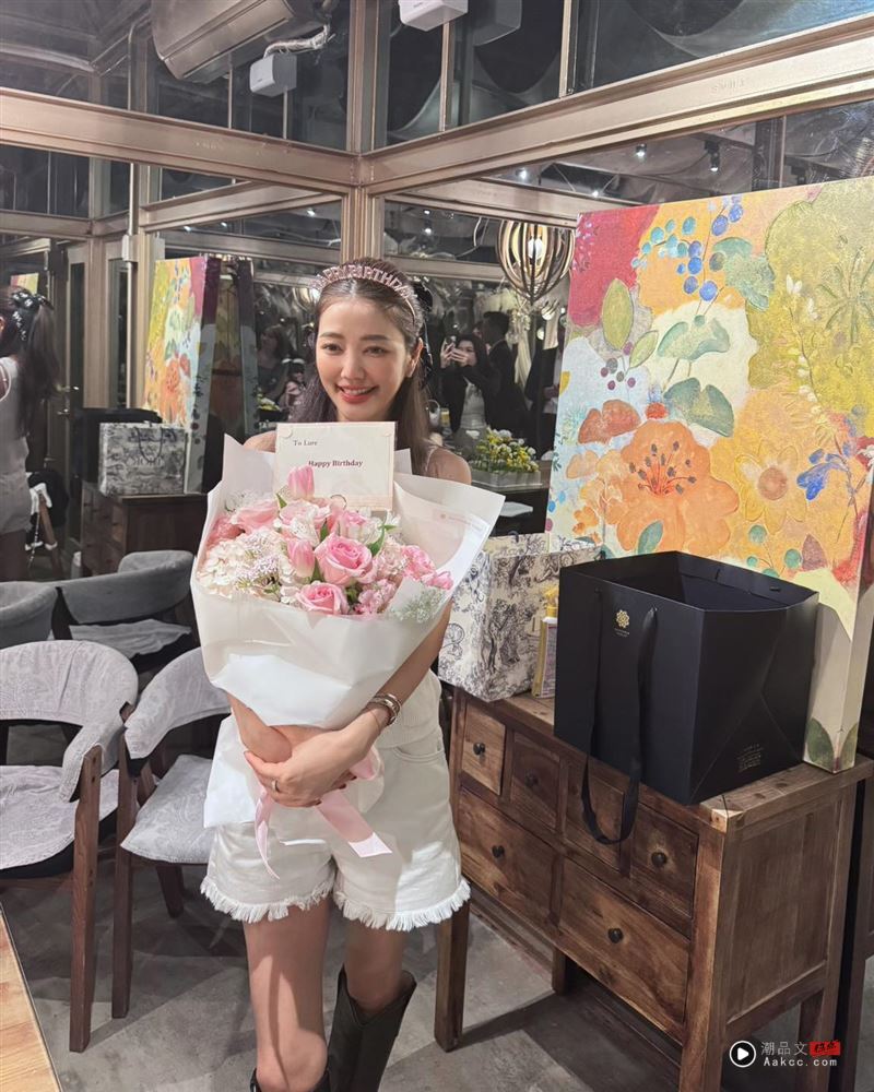 许路儿50岁冻龄美貌惊人!招认大哭一场 亲妹许维恩赞叹:比20岁时还美 内容图2 潮品文-大潮社旗下实时最新热点娱乐时尚数码等新闻资讯网站! 许路儿冻龄美貌惊人。(图/翻摄自脸书)