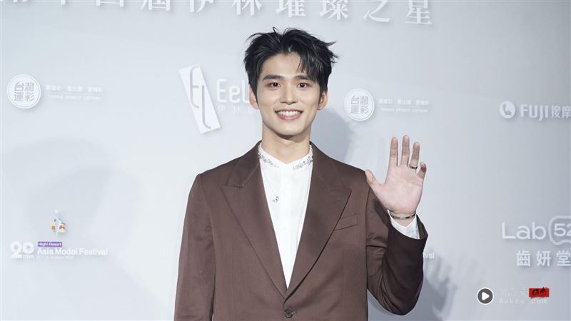 粿粿抛范姜彦丰游美国爆婚变　同行男星现身曝互动真实状态！自招较安静