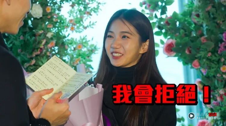 泰勒丝喜讯“被洗版”家宁感动飙泪 引用她名句惨遭网酸爆:蹭的不好! 内容图3 潮品文-大潮社旗下实时最新热点娱乐时尚数码等新闻资讯网站! 家宁遭挖出曾经在YouTube影片中拒绝Andy的求婚。(图/翻摄自YouTube)