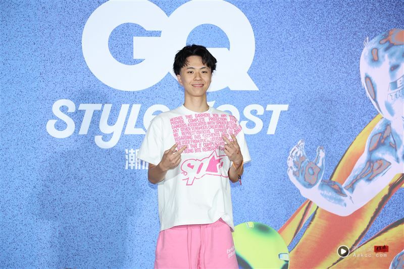 独家/“最强高中生”Ray直言:中国台湾人像NPC没差?就是亚洲文化很难改 内容图3 潮品文-大潮社旗下实时最新热点娱乐时尚数码等新闻资讯网站! Ray坦言不成想过会“人生开挂”到现在这样。(图/记者郑孟晃摄影)