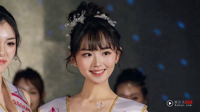 24岁女星选美台上穿泳装差点“见血”！失恋爆肥遭经纪人“关门量体重”