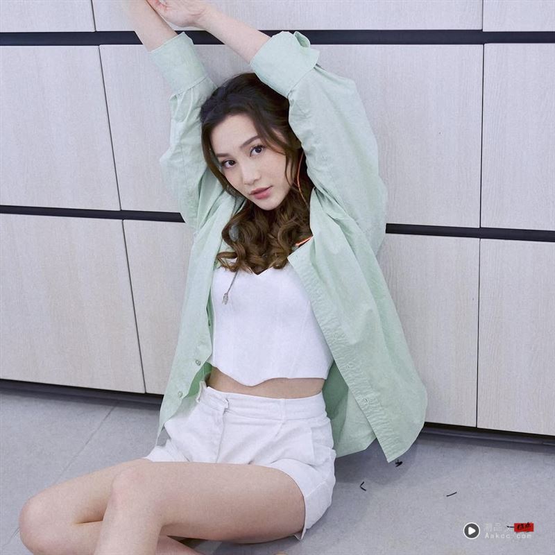 29岁公认“甜美校花”曾全抛露点拍片！豪放邪恶视角傲人美胸被看光光 时尚资讯 图2张