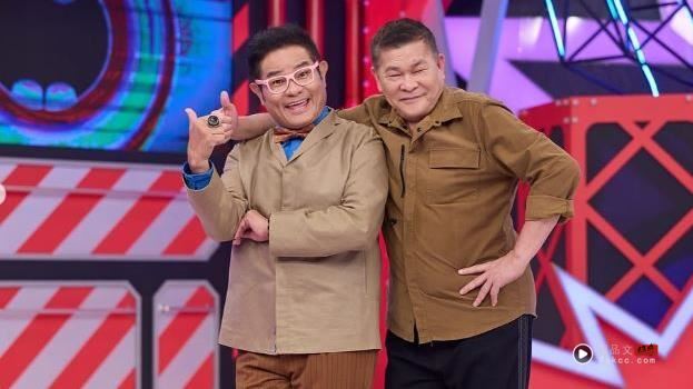 许效舜录影被选手叫成澎恰恰 急喊:我哪有那么丑啦! 内容图1 潮品文-大潮社旗下实时最新热点娱乐时尚数码等新闻资讯网站! 许效舜(左)录影被喊澎哥(右),急得大喊“我哪有那么丑”。(图/翻摄自许效舜IG)