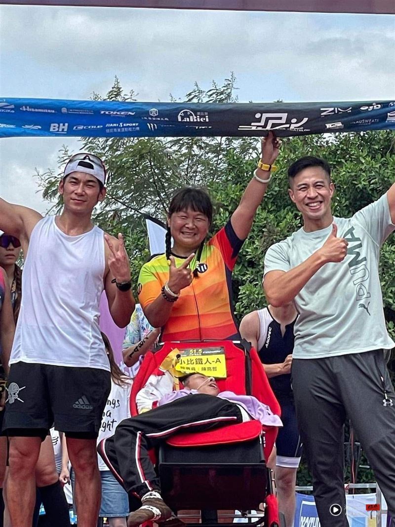 超跑妈妈沉痛宣告脑麻儿小比离世　台8男神曾陪跑三铁！不忍吐震惊心声 时尚资讯 图1张