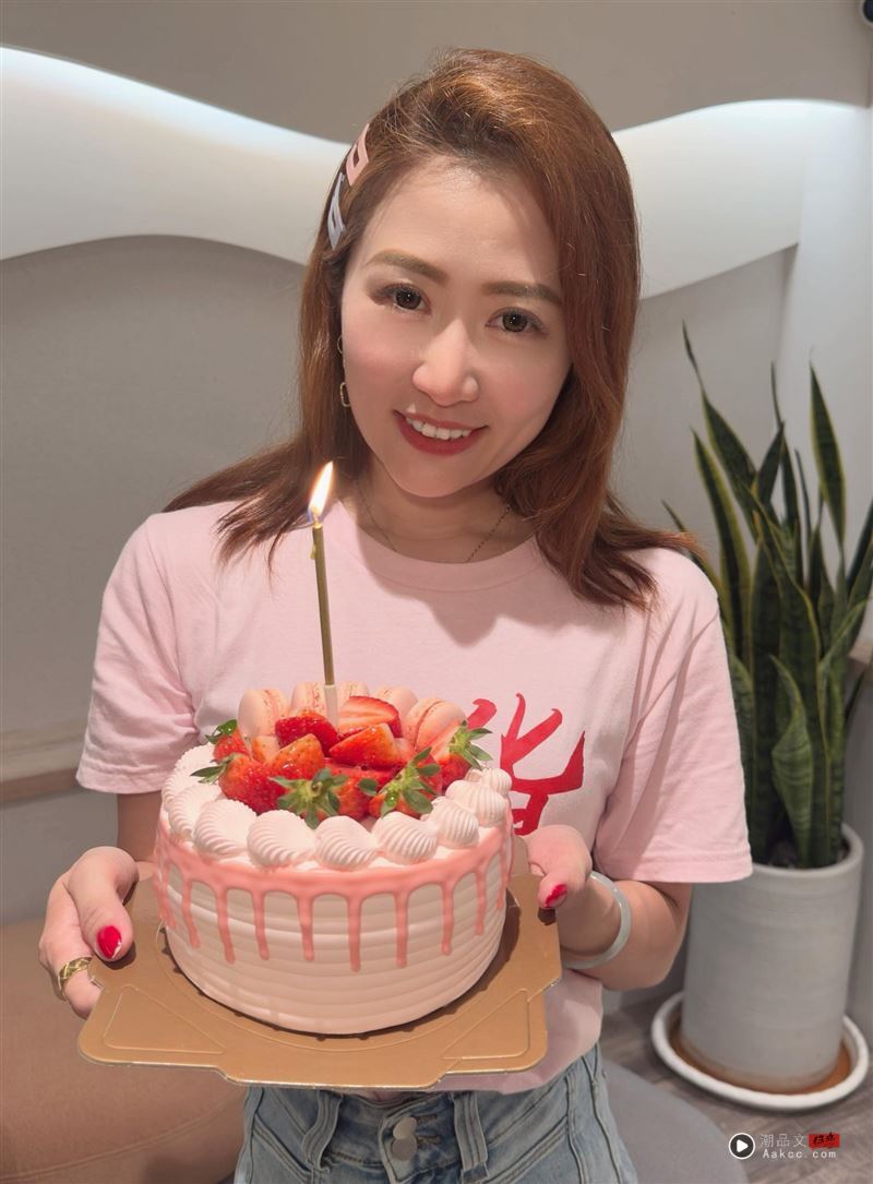 昔退婚分手!逸祥婚礼“撞期旧爱白白生日”她罕见16字公开祝福 内容图2 潮品文-大潮社旗下实时最新热点娱乐时尚数码等新闻资讯网站! 白白生日撞期逸祥婚礼,大方送上祝福。(图/翻摄自白白脸书)