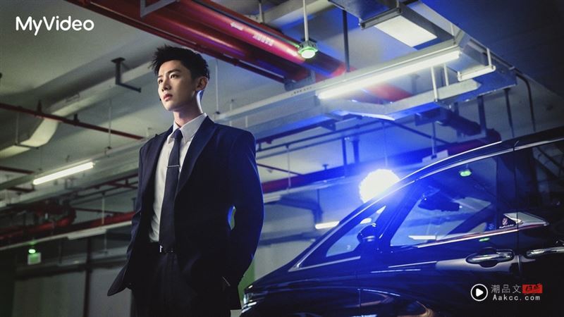 白敬亭手枪玩上瘾!“单手换弹匣”动作戏封神 狂飙粤语突破极限 内容图2 潮品文-大潮社旗下实时最新热点娱乐时尚数码等新闻资讯网站! 白敬亭展现多样面貌,不仅秀粤语与爆炸头大玩反差萌,崩溃哭戏更被赞演技封顶。(图/中国台湾大哥大MyVideo提供)