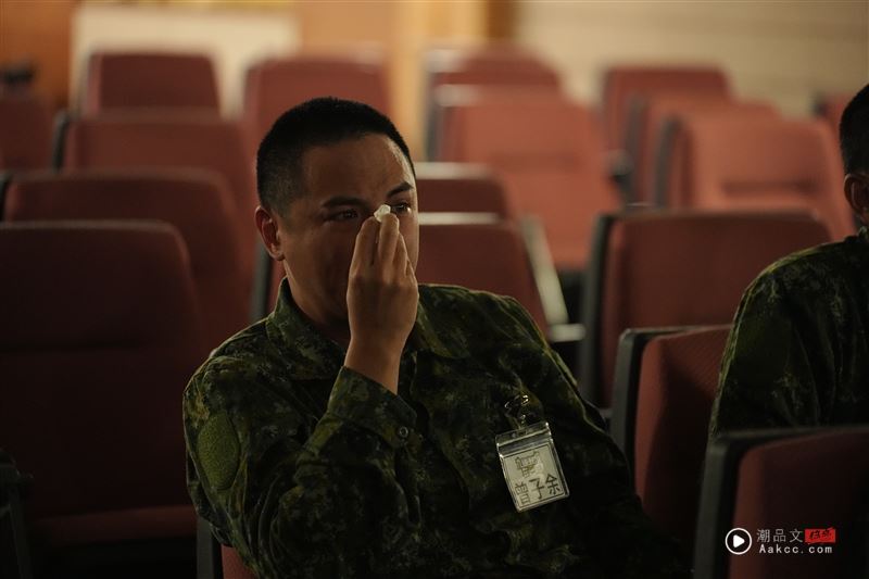 当兵保护蔡英文不忍了!幼幼台姊姊开呛男星散漫 “冲突内幕”曝 内容图2 潮品文-大潮社旗下实时最新热点娱乐时尚数码等新闻资讯网站! 曾子余情绪崩溃。(图/台视提供)