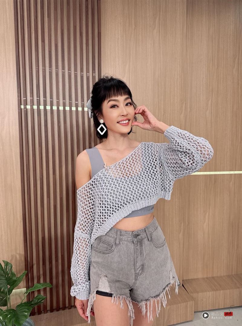 女星父亲不抽烟罹患肺腺癌!相隔2个月病逝“这1症状”竟忽略10年 内容图1 潮品文-大潮社旗下实时最新热点娱乐时尚数码等新闻资讯网站! 唐玲悼念颜正国同时透露自己父亲也是肺腺癌离世。(图/翻摄自唐玲脸书)
