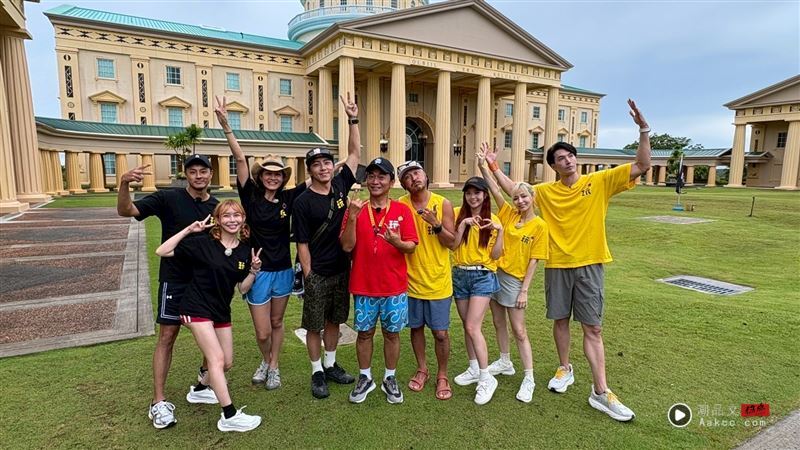 《玩很大》帛琉惊爆意外!KID突失控跳海重摔 “超惨下场”曝光 内容图2 潮品文-大潮社旗下实时最新热点娱乐时尚数码等新闻资讯网站! 本周播出“帛琉岛屿求生记”,左起阿乐、孙其君、Janet 谢怡芬、坤达 (谢坤达)、吴宗宪、KID (林柏昇)、笑笑、宝儿、锦荣。(图/《综艺玩很大》提供)