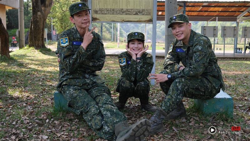 闪兵艺人看过来！幼幼台姊姊曾当4年兵“保护蔡英文”　超狂经历曝光 时尚资讯 图1张