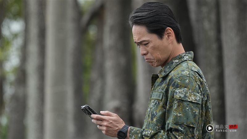 闪兵艺人看过来！幼幼台姊姊曾当4年兵“保护蔡英文”　超狂经历曝光 时尚资讯 图2张