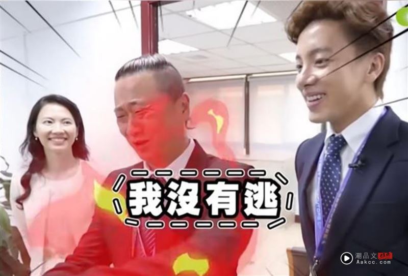 坤达“一日检察官”遭神预言!喊“逃兵”一字尬笑 还曾演过检察官 内容图2 潮品文-大潮社旗下实时最新热点娱乐时尚数码等新闻资讯网站! 坤达在听到逃兵一字时在旁陪着尬笑(图/翻摄自YouTube)