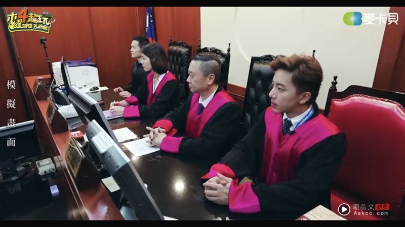 坤达“一日检察官”遭神预言!喊“逃兵”一字尬笑 还曾演过检察官 内容图1 潮品文-大潮社旗下实时最新热点娱乐时尚数码等新闻资讯网站! 邰智源与坤达曾一同体验“一日检察官”(图/翻摄自YouTube)