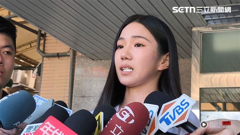 家宁创群组要毁掉Andy!恐怖手法曝“成员还有男星”:要让Andy人财两失 内容图1 潮品文-大潮社旗下实时最新热点娱乐时尚数码等新闻资讯网站! 家宁受访时3次强调要“捍卫自己”。(图/记者庄淇钧摄影)