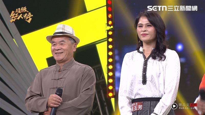 《红人榜》农民擂台赛激战!荔枝歌王对决莲雾歌后 陈子鸿直呼太难评! 内容图1 潮品文-大潮社旗下实时最新热点娱乐时尚数码等新闻资讯网站! 农民擂台赛挑战者“荔枝歌王”林锦忠(左),擂台主翁玉芳(右)。(图/超级红人榜提供)