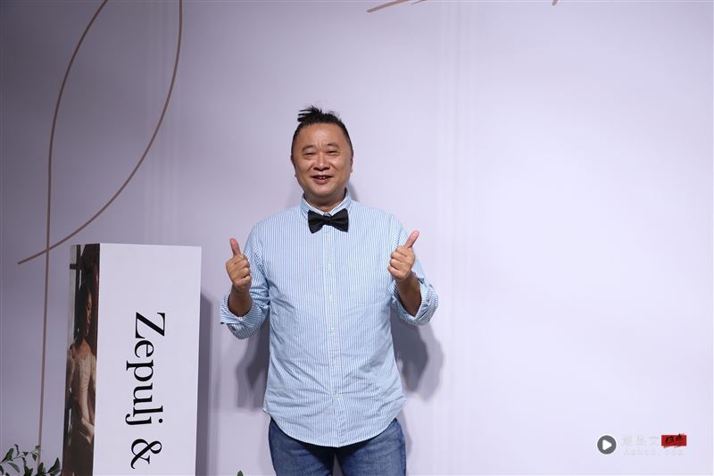 坤达闪兵事业重创!《木曜》邰智源认已断联“干笑两声”:怎会有产业链 内容图3 潮品文-大潮社旗下实时最新热点娱乐时尚数码等新闻资讯网站! 邰智源出席逸祥婚礼。(图/记者郑孟晃摄影)