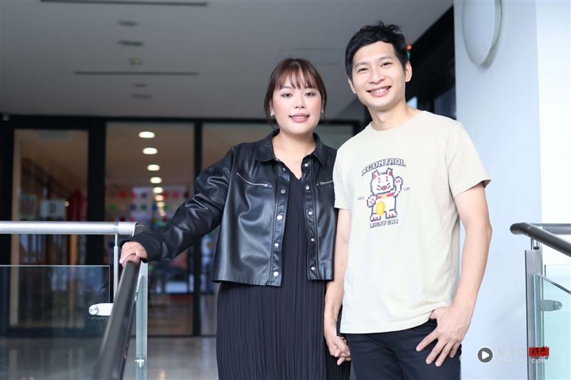 《疯神》逸祥婚宴席开50桌!禁欲5年宣布“今天开机”美娇娘减掉45公斤 内容图3 潮品文-大潮社旗下实时最新热点娱乐时尚数码等新闻资讯网站! 女友紫布尔正若一年前接受专访时身材较为圆润。(图/记者郑孟晃摄影)