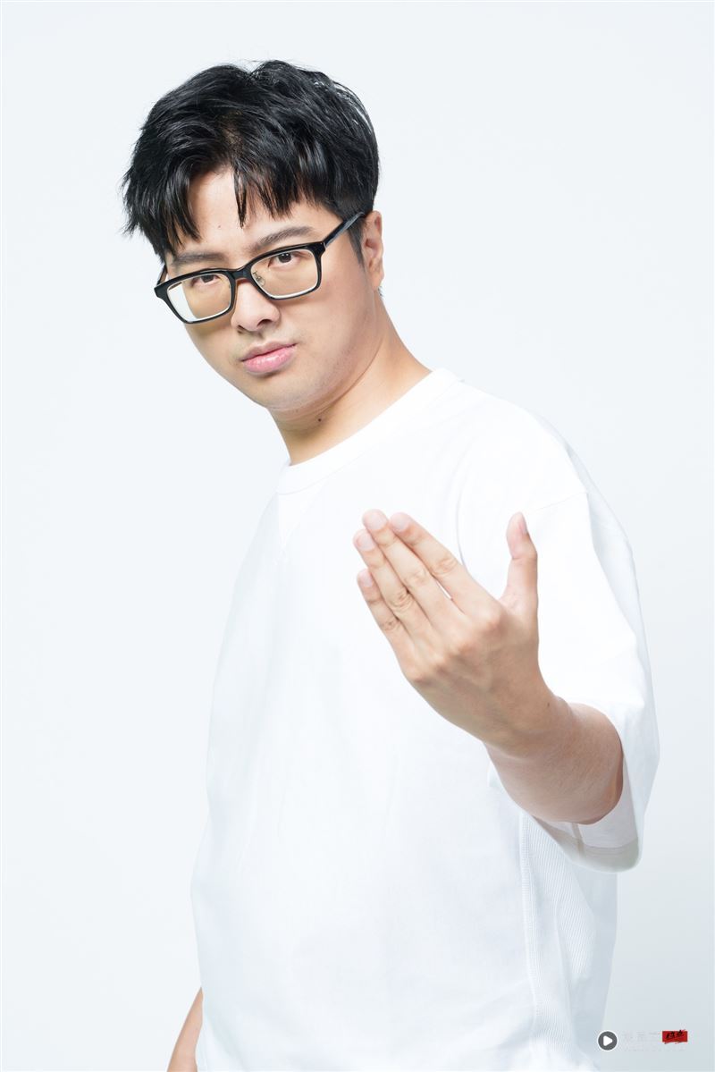 丁特爆气开炮!遭游戏橘子反告“犯罪”他不忍怒呛:不要脸的脏东西 内容图2 潮品文-大潮社旗下实时最新热点娱乐时尚数码等新闻资讯网站! 丁特怒呛游戏橘子。(图/翻摄自丁特脸书)